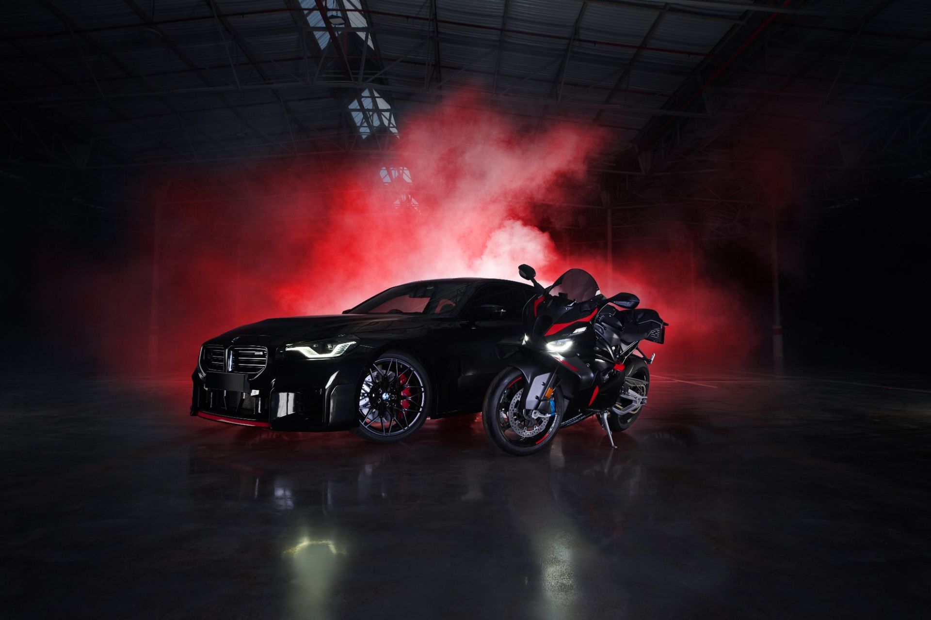 BMW-motorcykel med M2-kompis