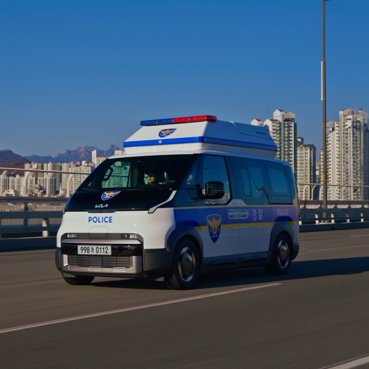 Kia förser sydkoreansk polis med minibuss