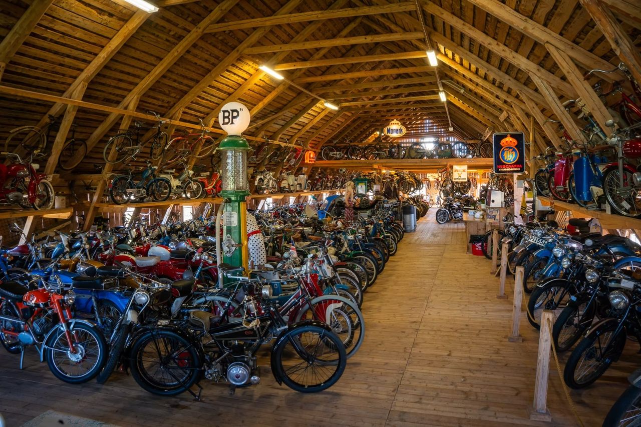 Över 200 mopeder till salu