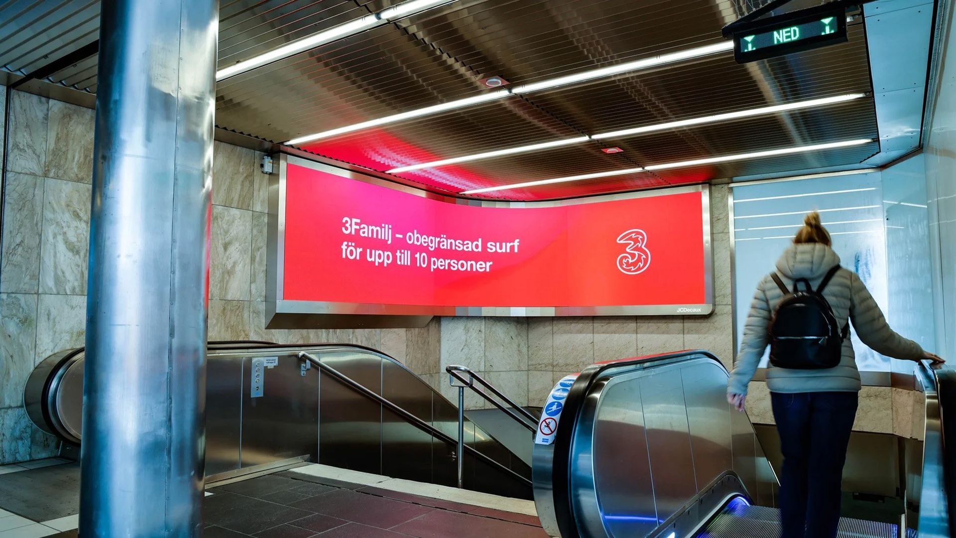 Nu blir reklamen i tunnelbanan rörlig
