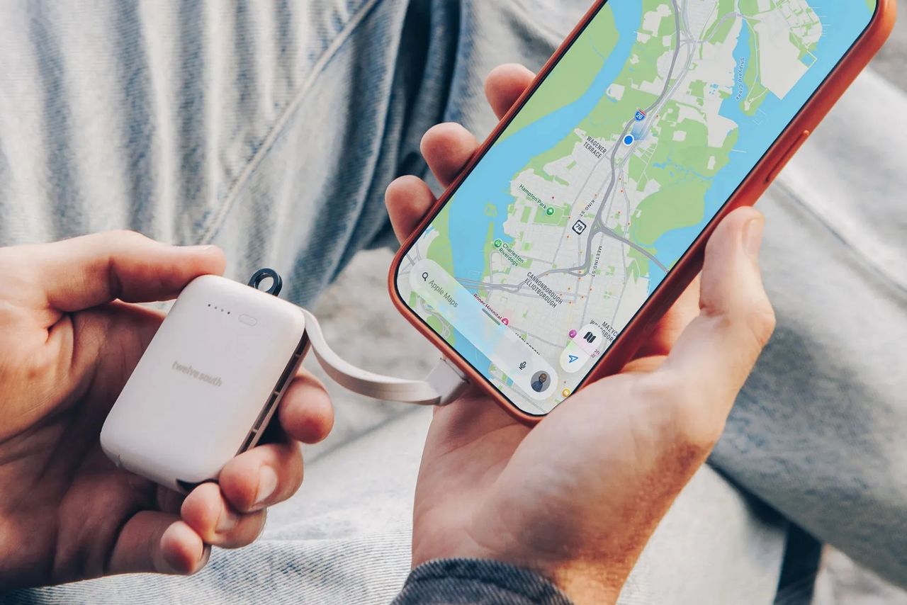 PowerClip är en liten powerbank med två USB-C-kablar 