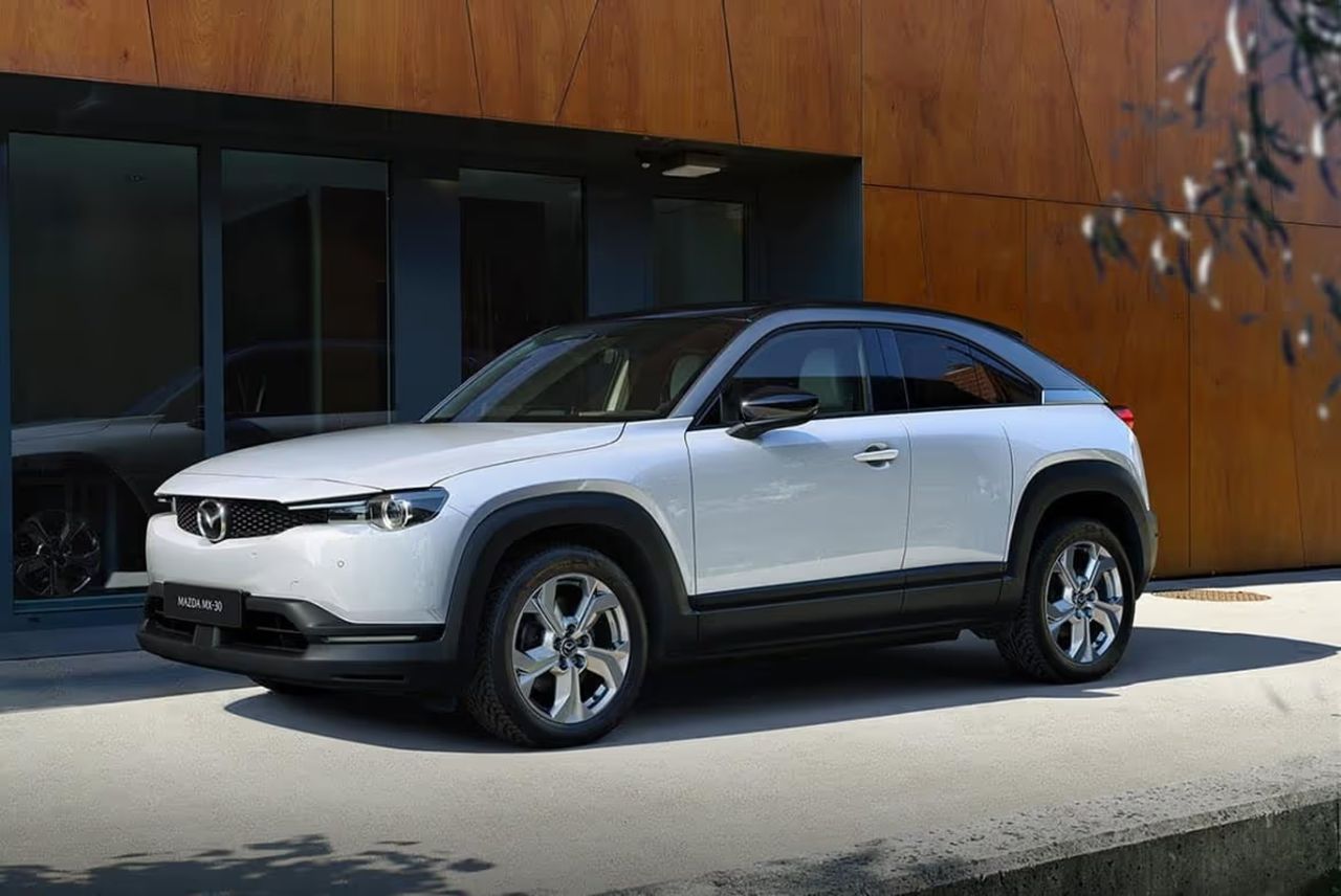 Mazda kastar elbilsplaner i soptunnan