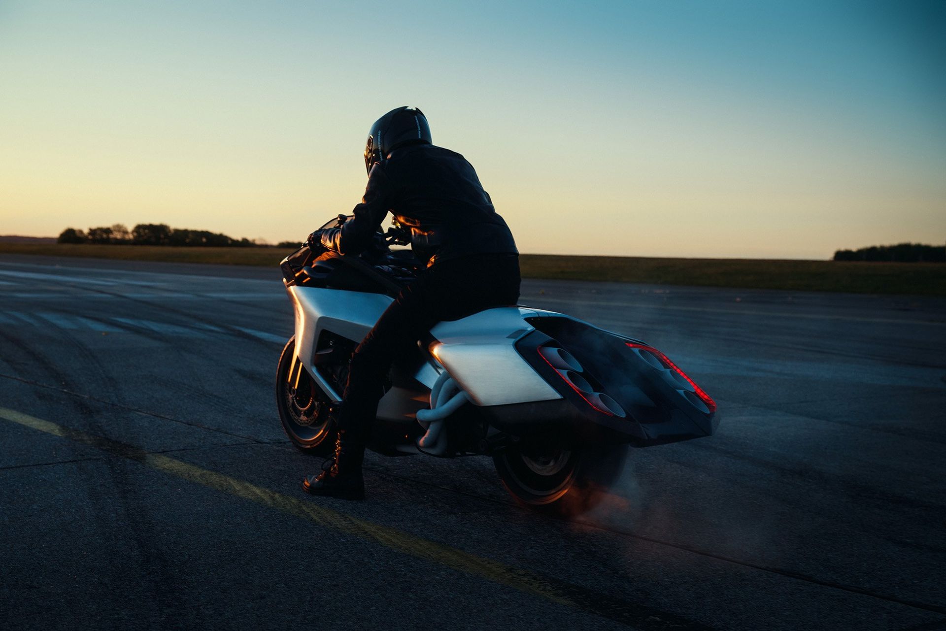 BMW presenterar sexcylindrig motorcykel