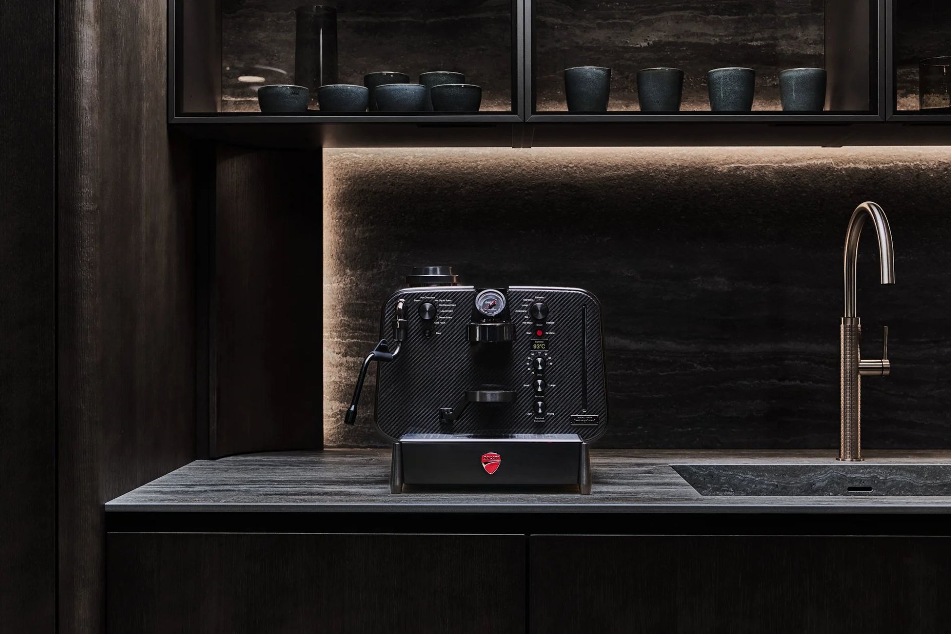 Världens enda kapselmaskin i kolfiber