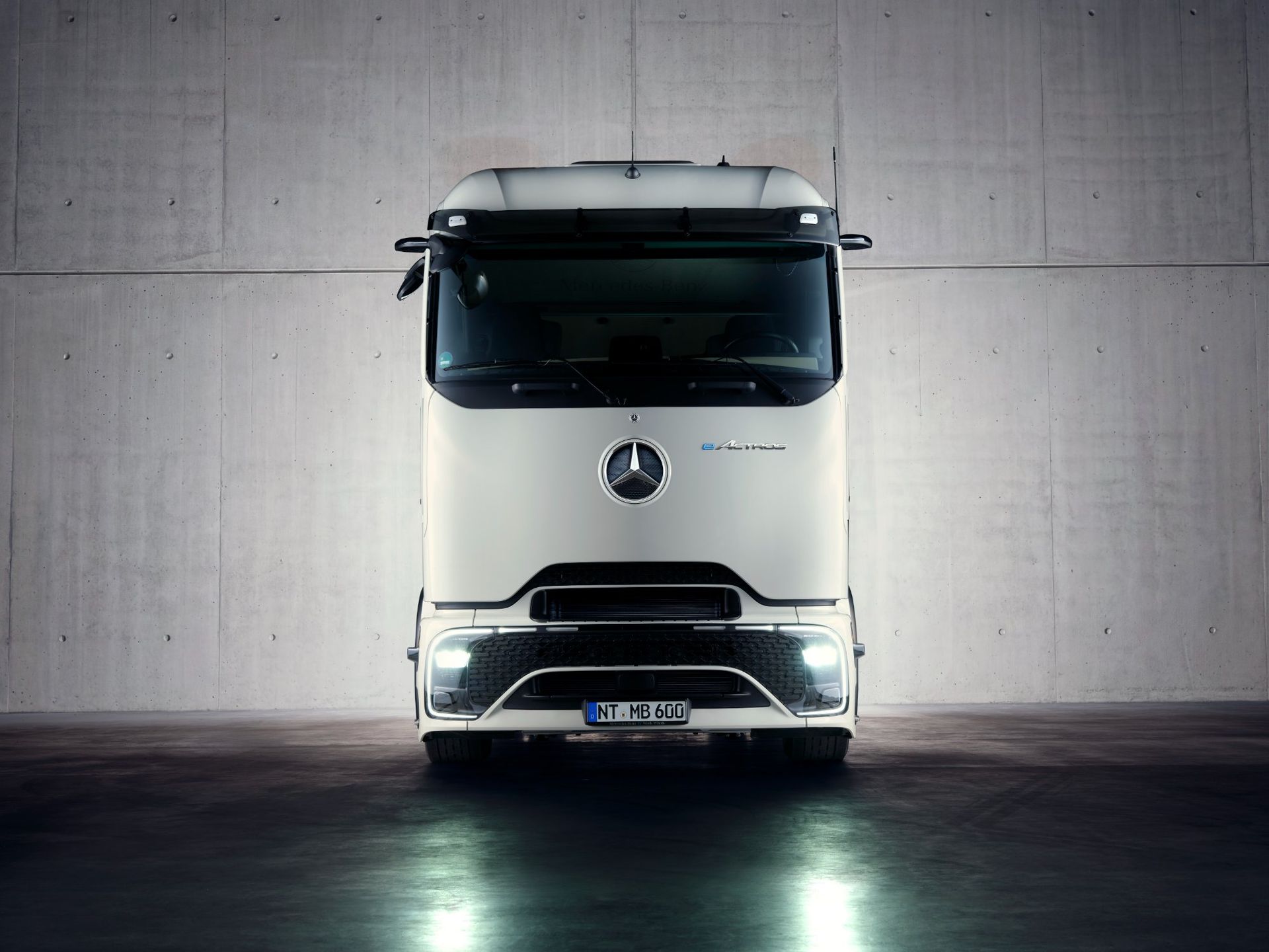 Mercedes presenterar ny eldriven lastbil