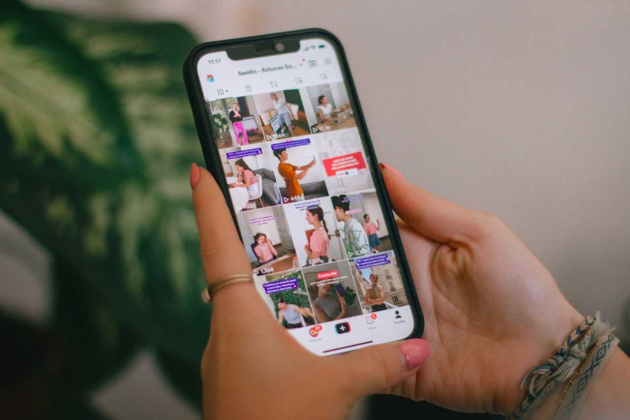 TikTok stäms för brott mot åldersgränser