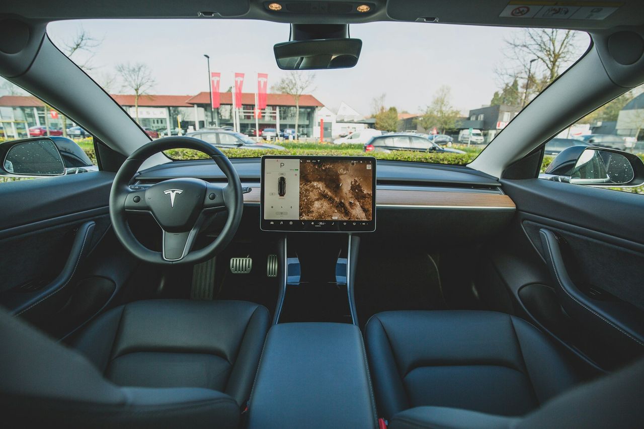 Kinesiska dockhuvuden lurar Teslas förarkamera
