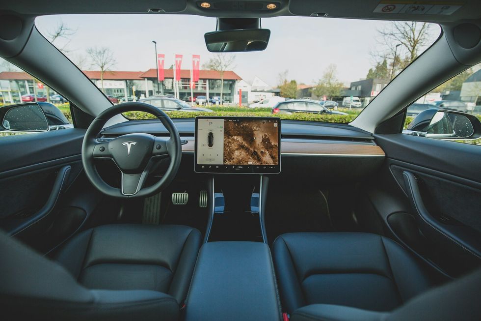 Kinesiska dockhuvuden lurar Teslas förarkamera