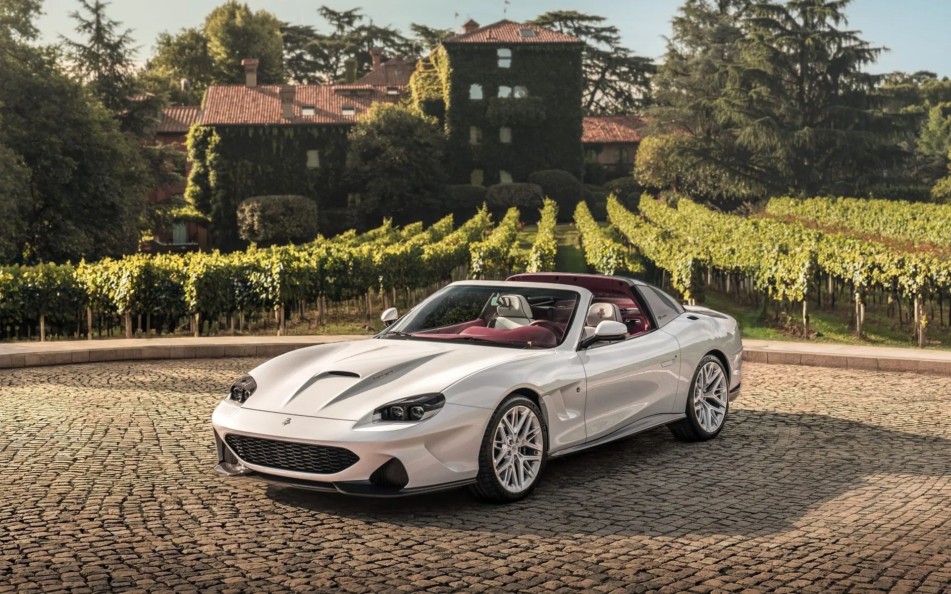 Veloce12 nu även som targa
