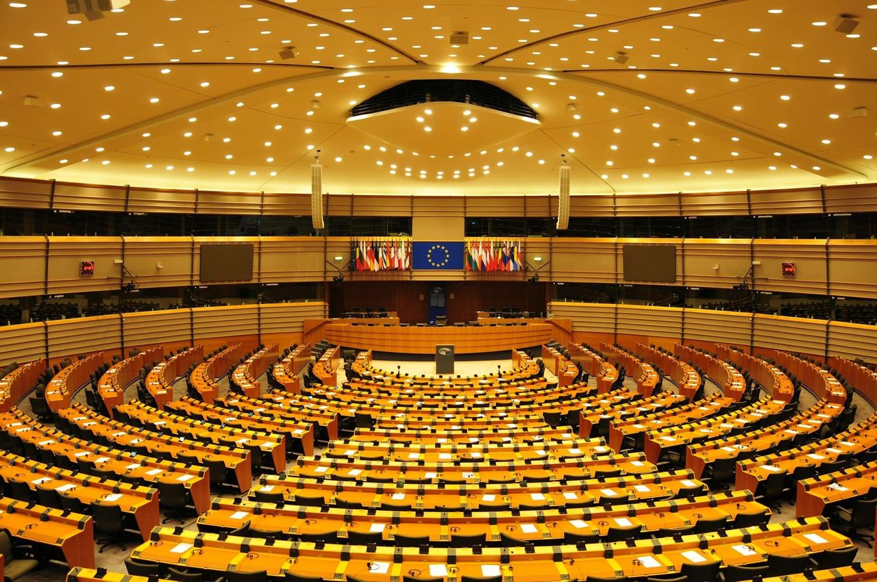 EU röstar igenom tillfällig variant av Chat Control