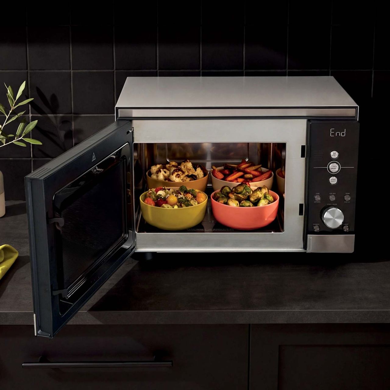 Nu finns en mikrovågsugn med airfryer