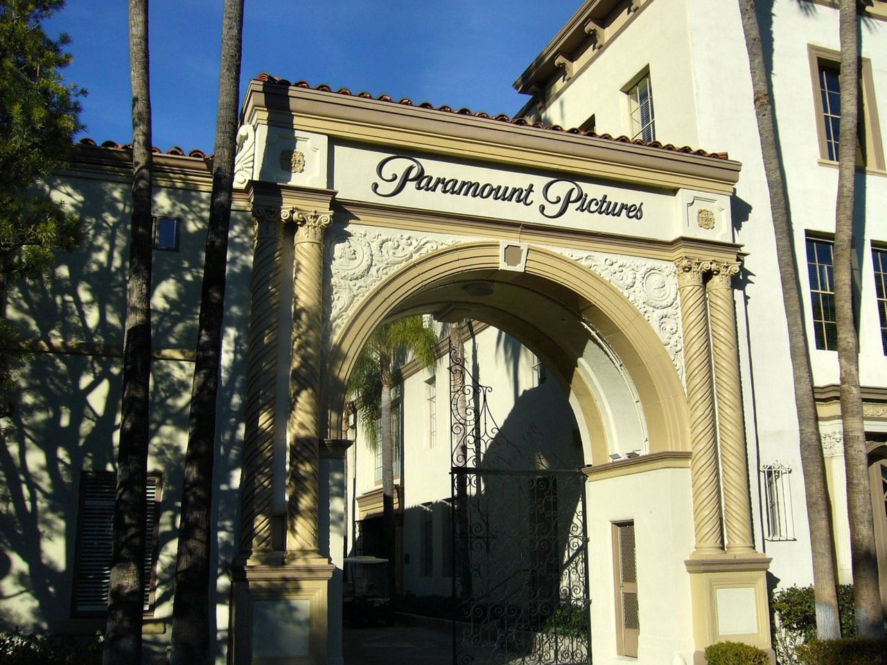 EU godkänner att Paramount köper Warner Bros.