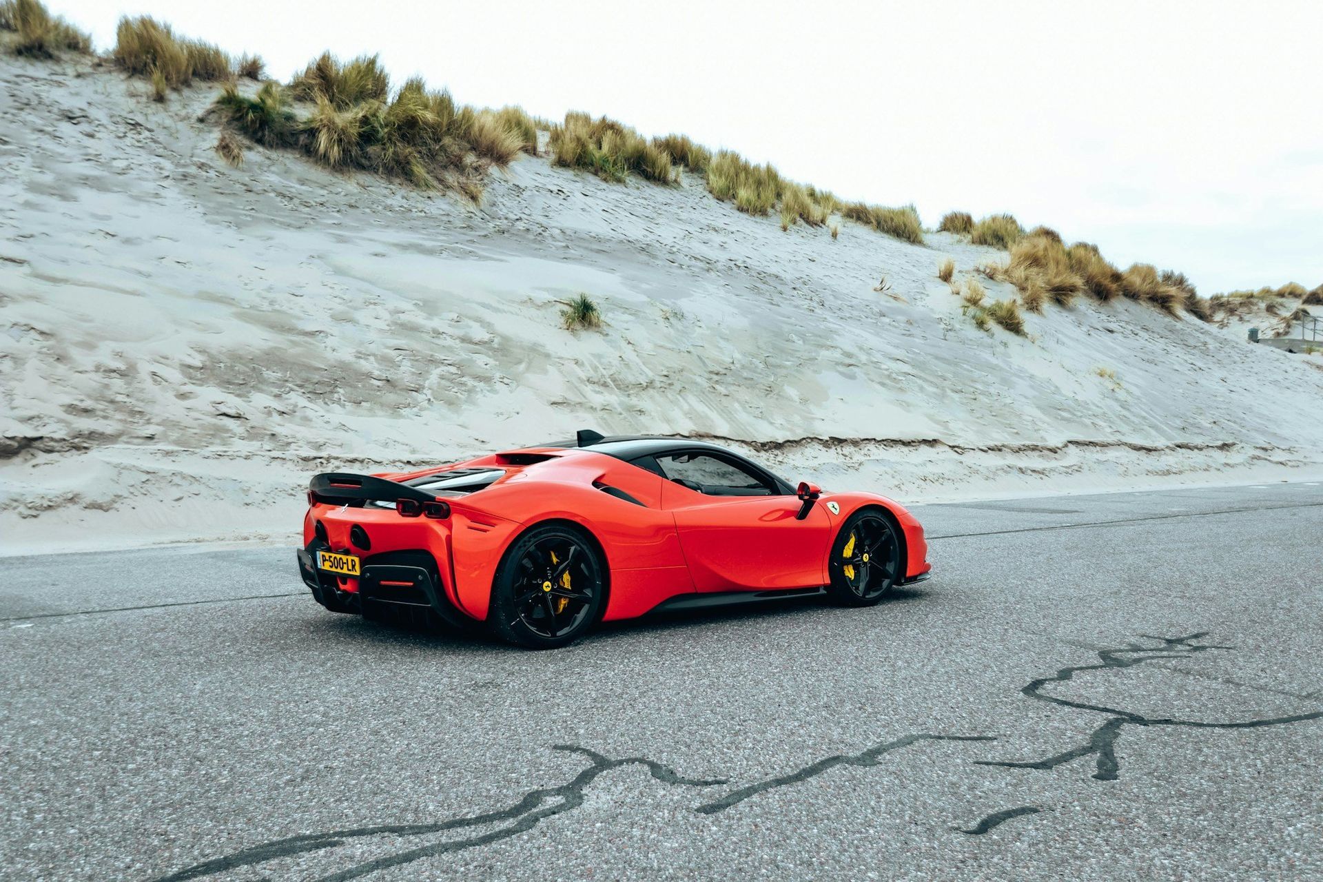 Ferrari SF90 delades på mitten