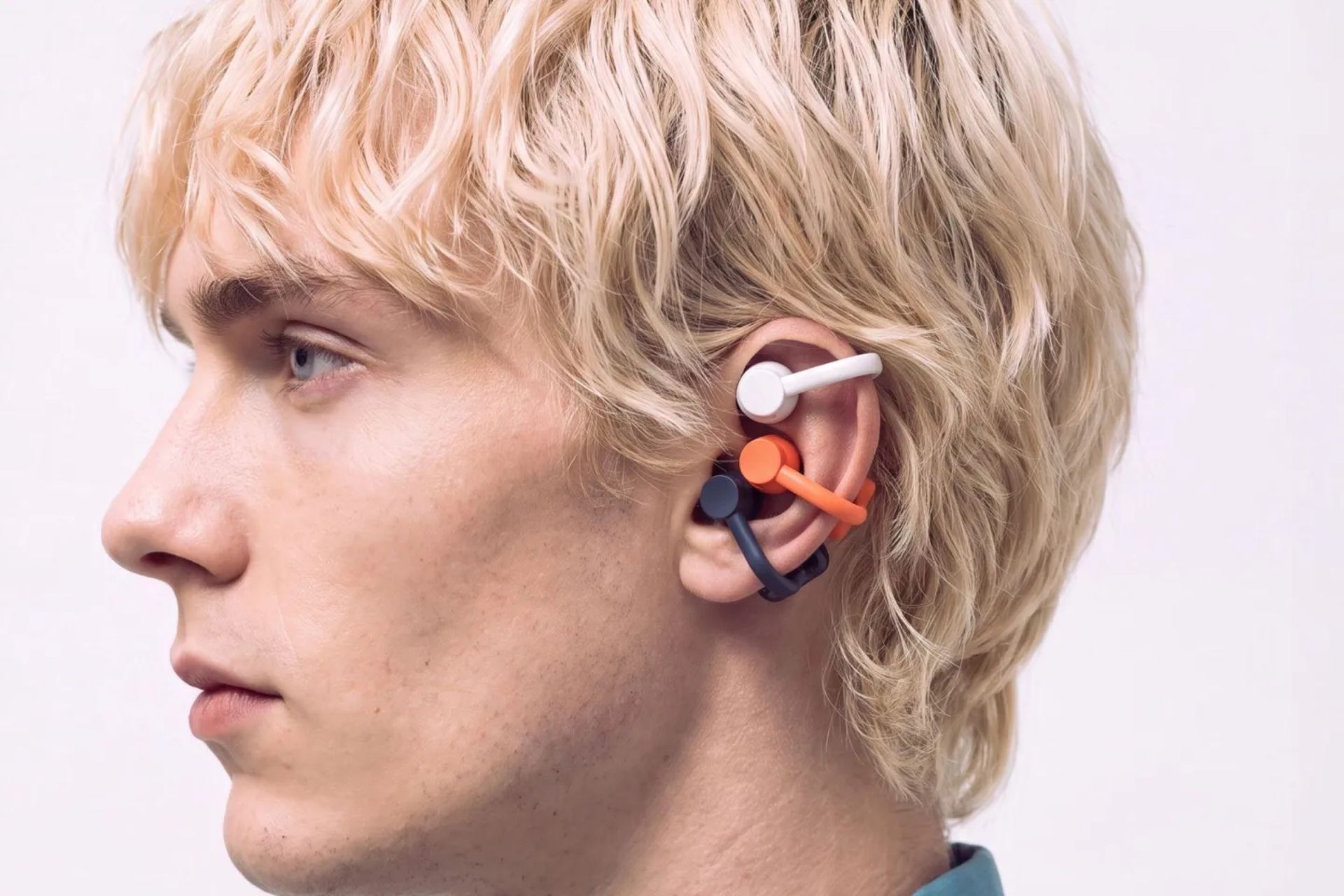 Här är open-ear-lurarna CMF Clip Pro