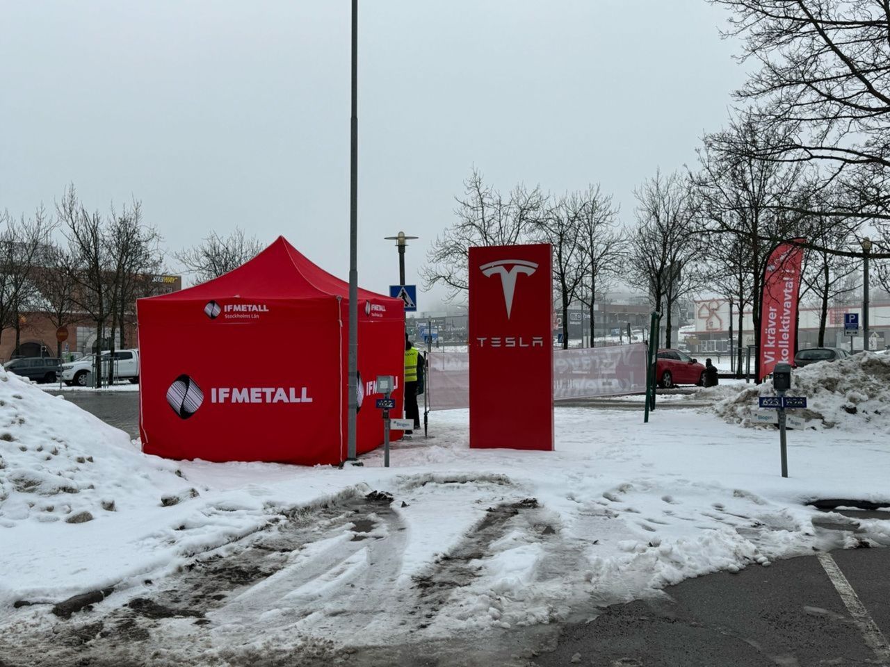 Mekaniker hos Tesla tas ut i strejk igen