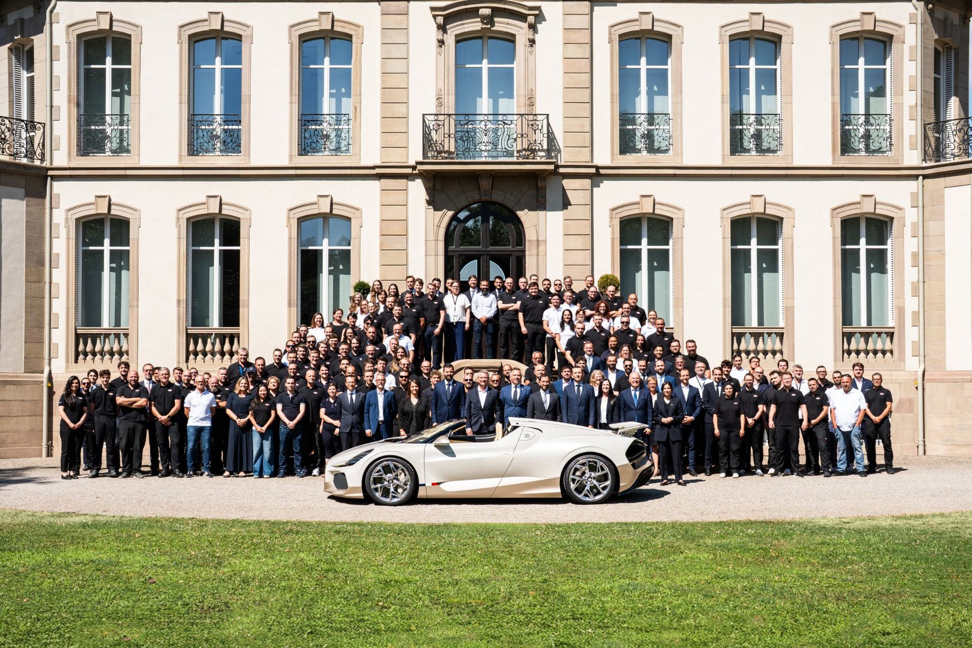 Bugatti säger tack och hej till W16-motorn