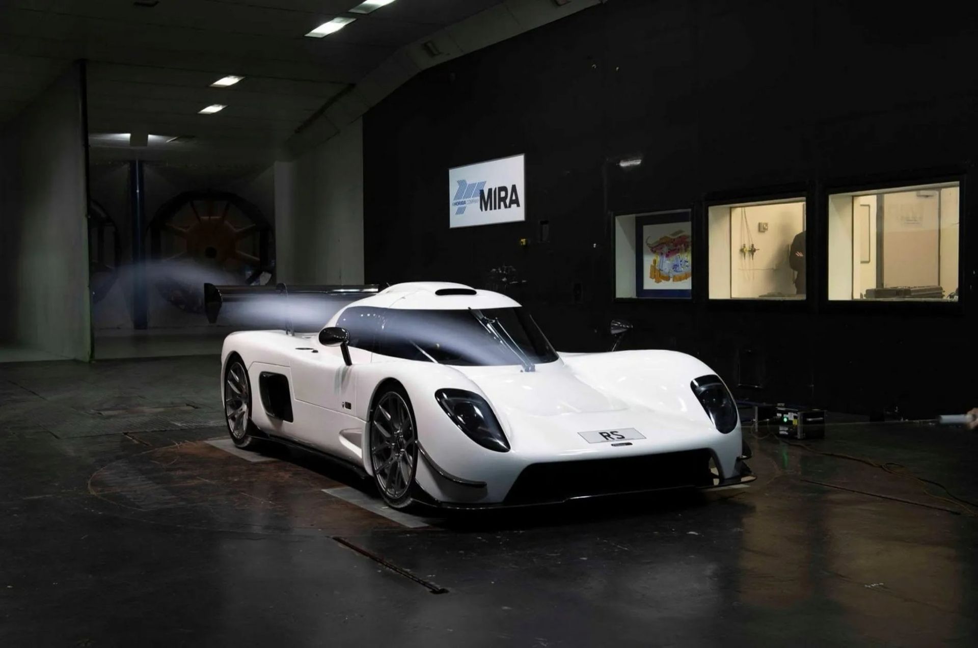 Peregryn Automotive flyttar tillverkningen av Ultima till USA
