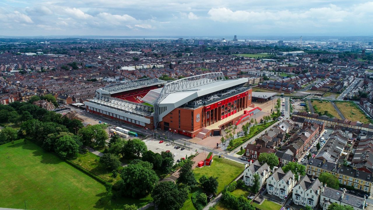 Jeff Bezos uppges nära att köpa in sig i Liverpool