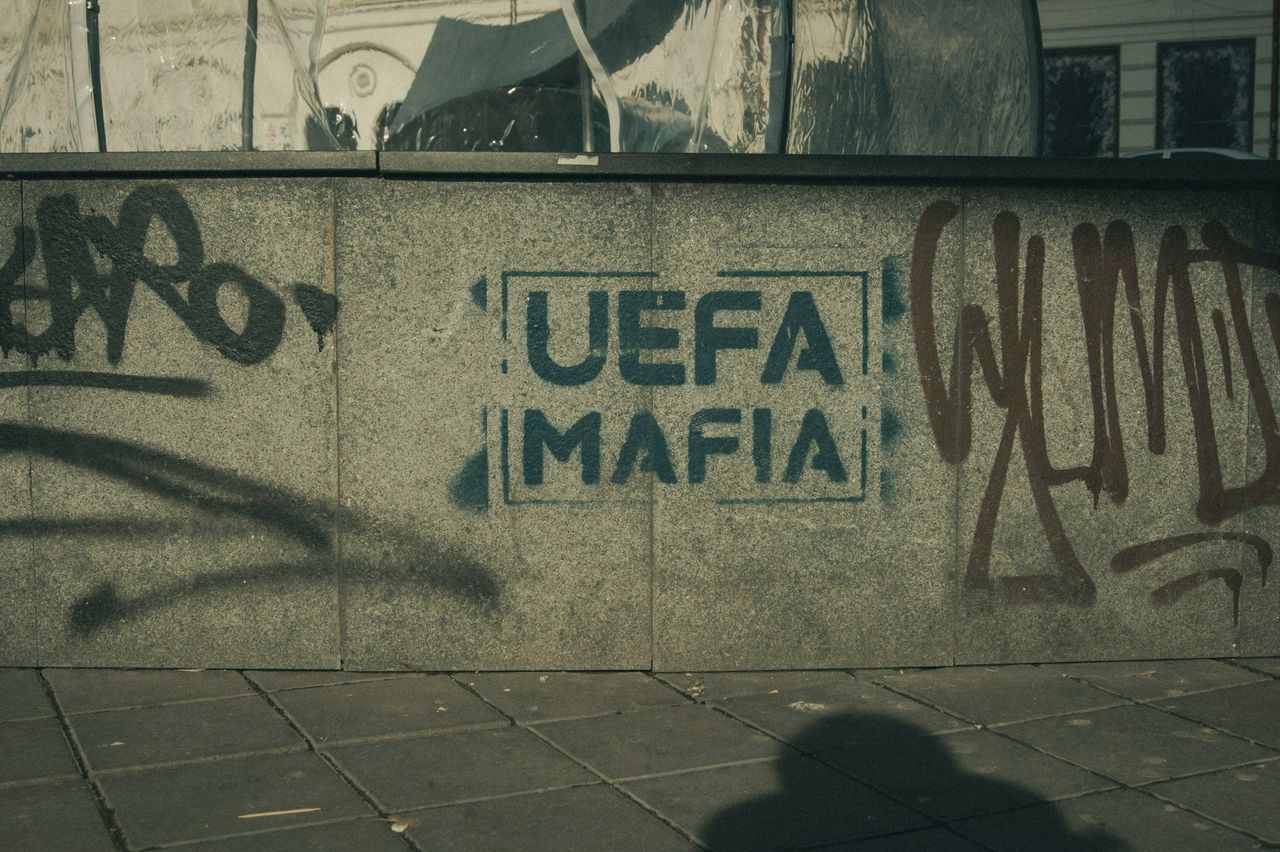 Jätteförbunden sägs planera uppror mot FIFA