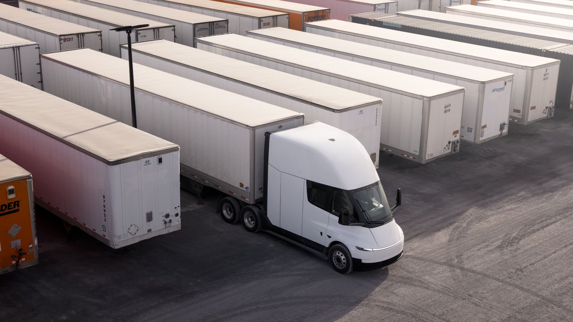 Einride köper 500 exemplar av Teslas lastbil