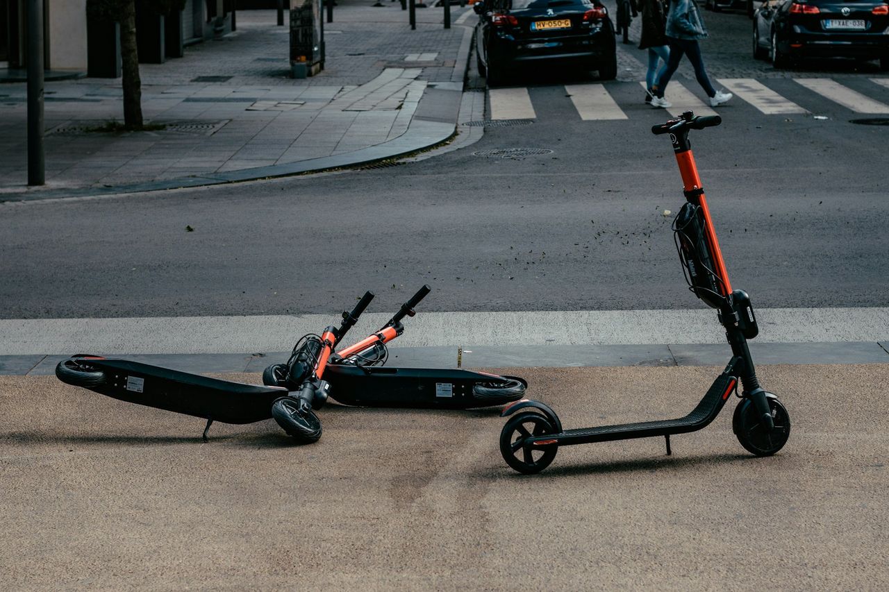 Tuffare regler för elsparkcyklar på gång