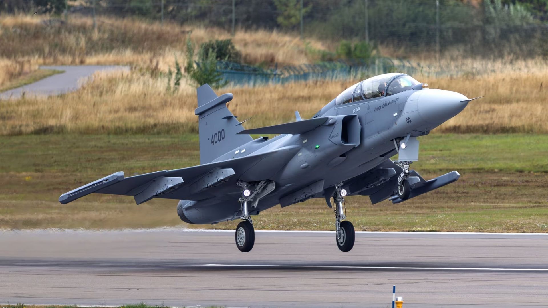 Första flygningen med Gripen F