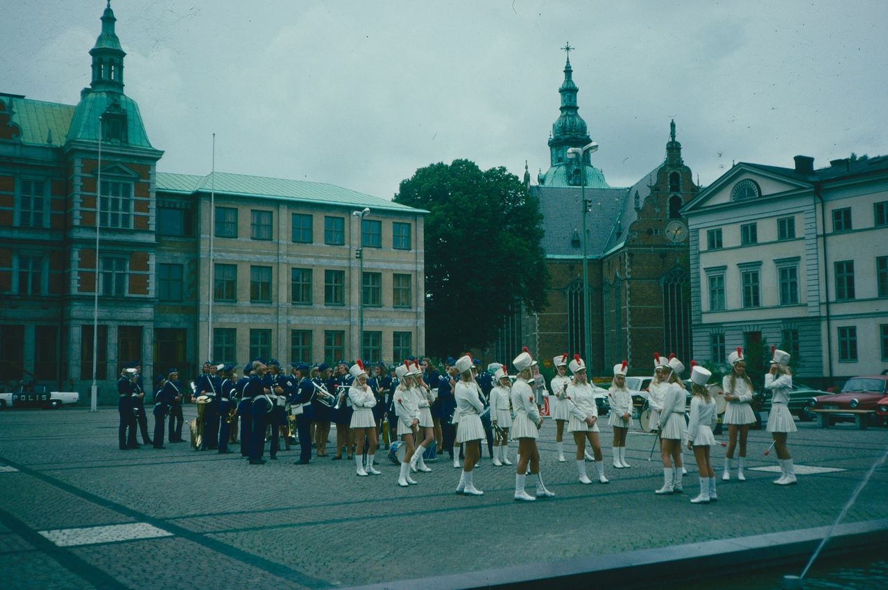 Nu låter svenska stationer mer svengelska