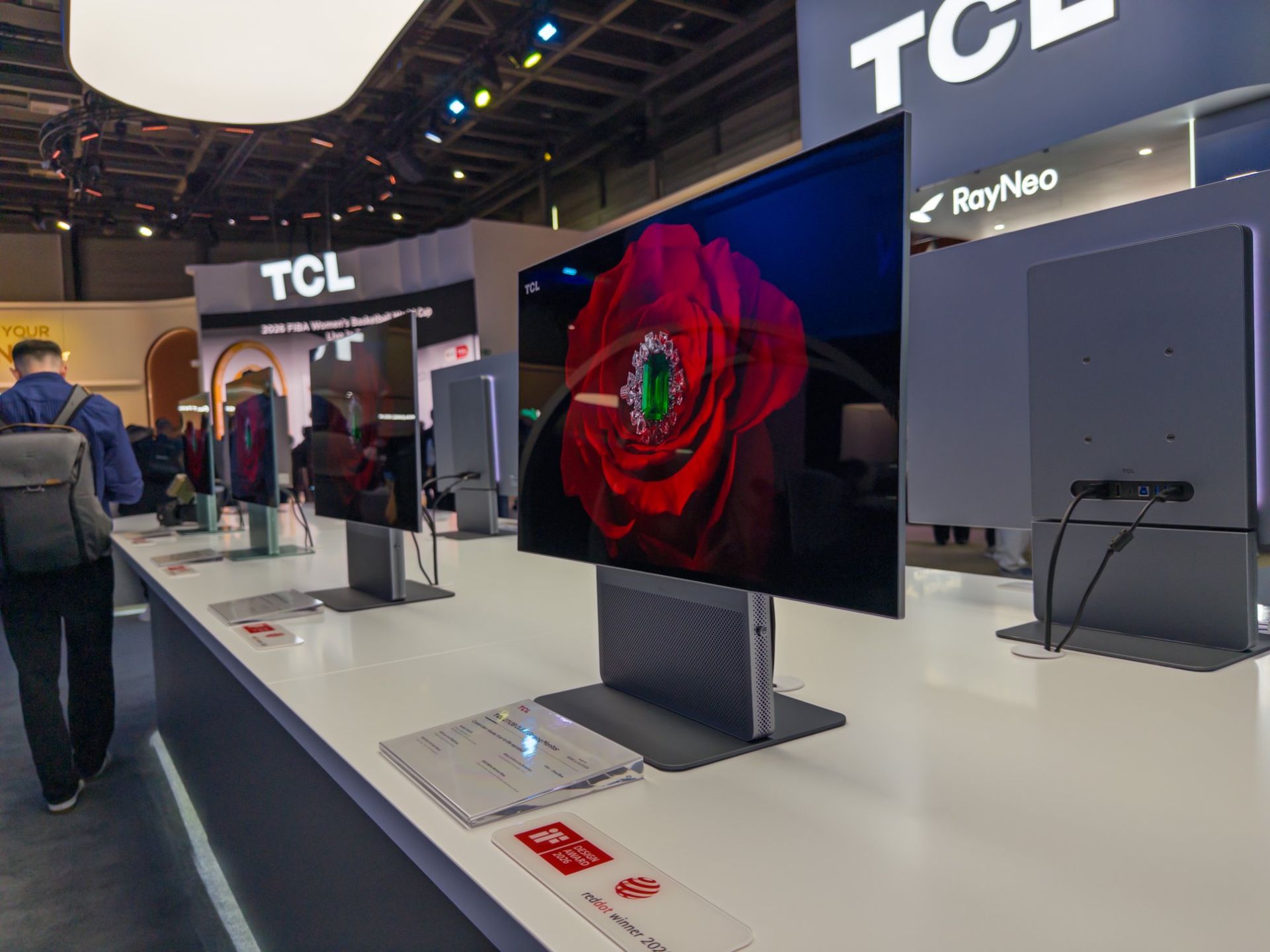 TCL kör nu både OLED och WOLED