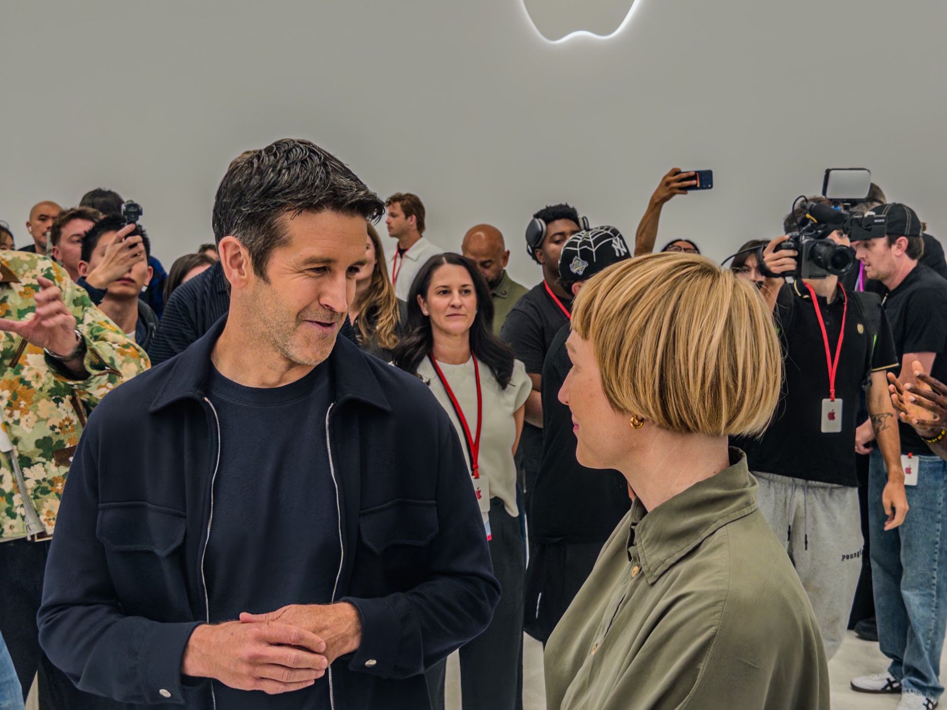 Nu har John Ternus tagit över Apple på riktigt