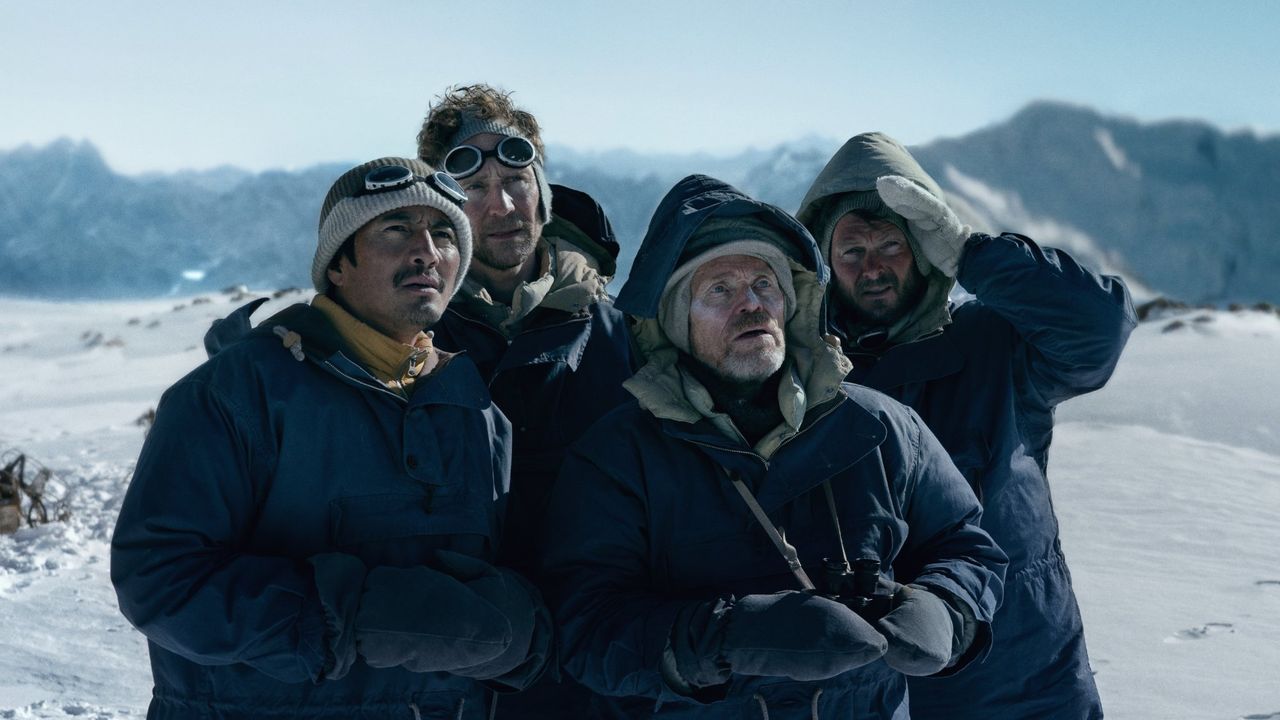 Tom Hiddleston ger sig på Mount Everest
