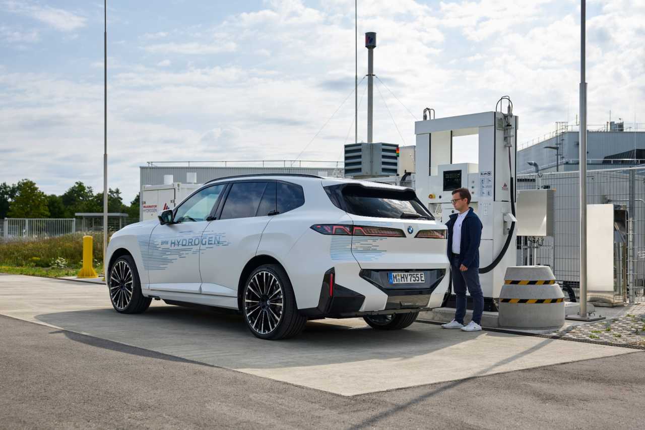BMW berättar lite mer om vätgasdrivna X5