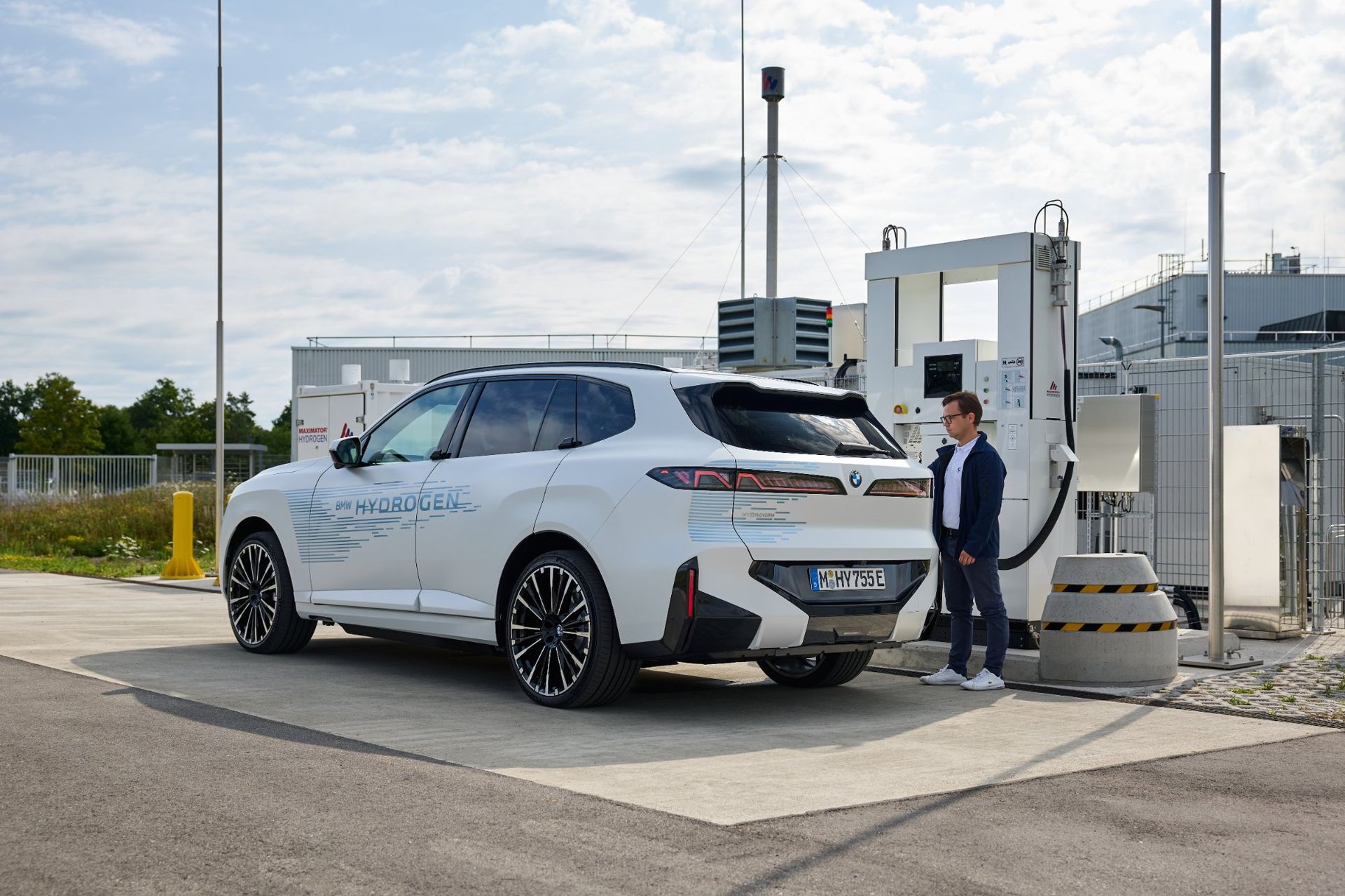 BMW berättar lite mer om vätgasdrivna X5