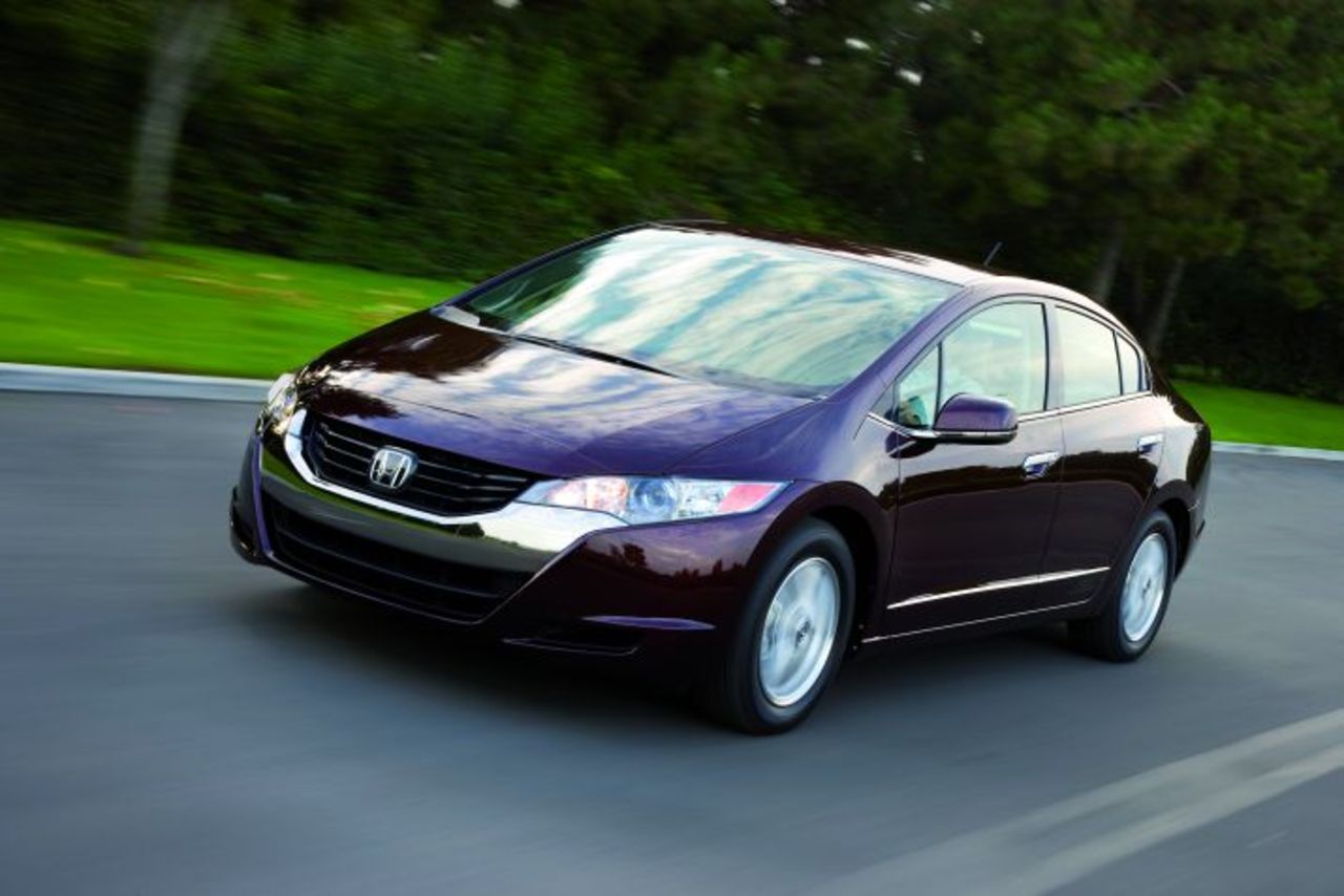 Världens första serietillverkade bränslecellsbil