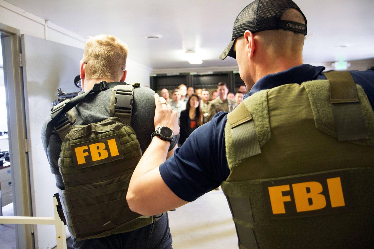 Hackergrupp uppger att man kommit över data från FBI