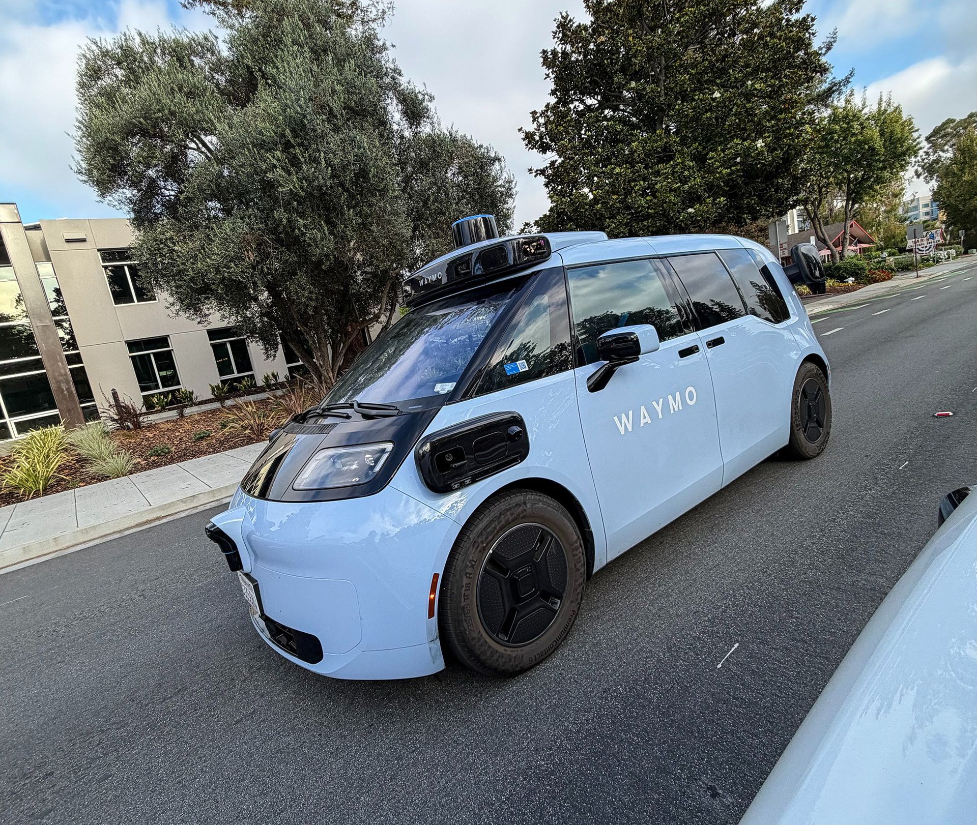 Waymo uppger att deras fordon förhindrat hundratals olyckor