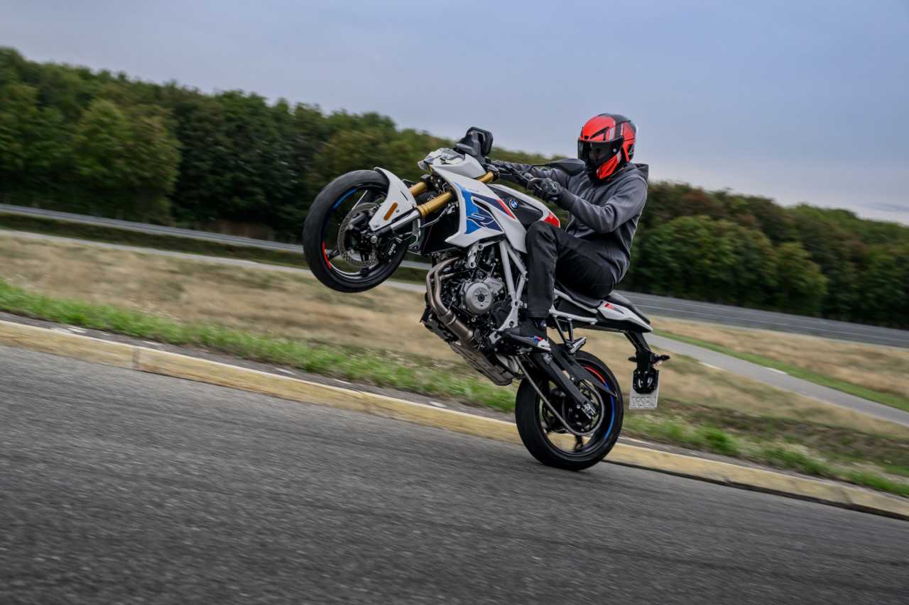 BMW presenterar busiga motorcykeln F 450 R