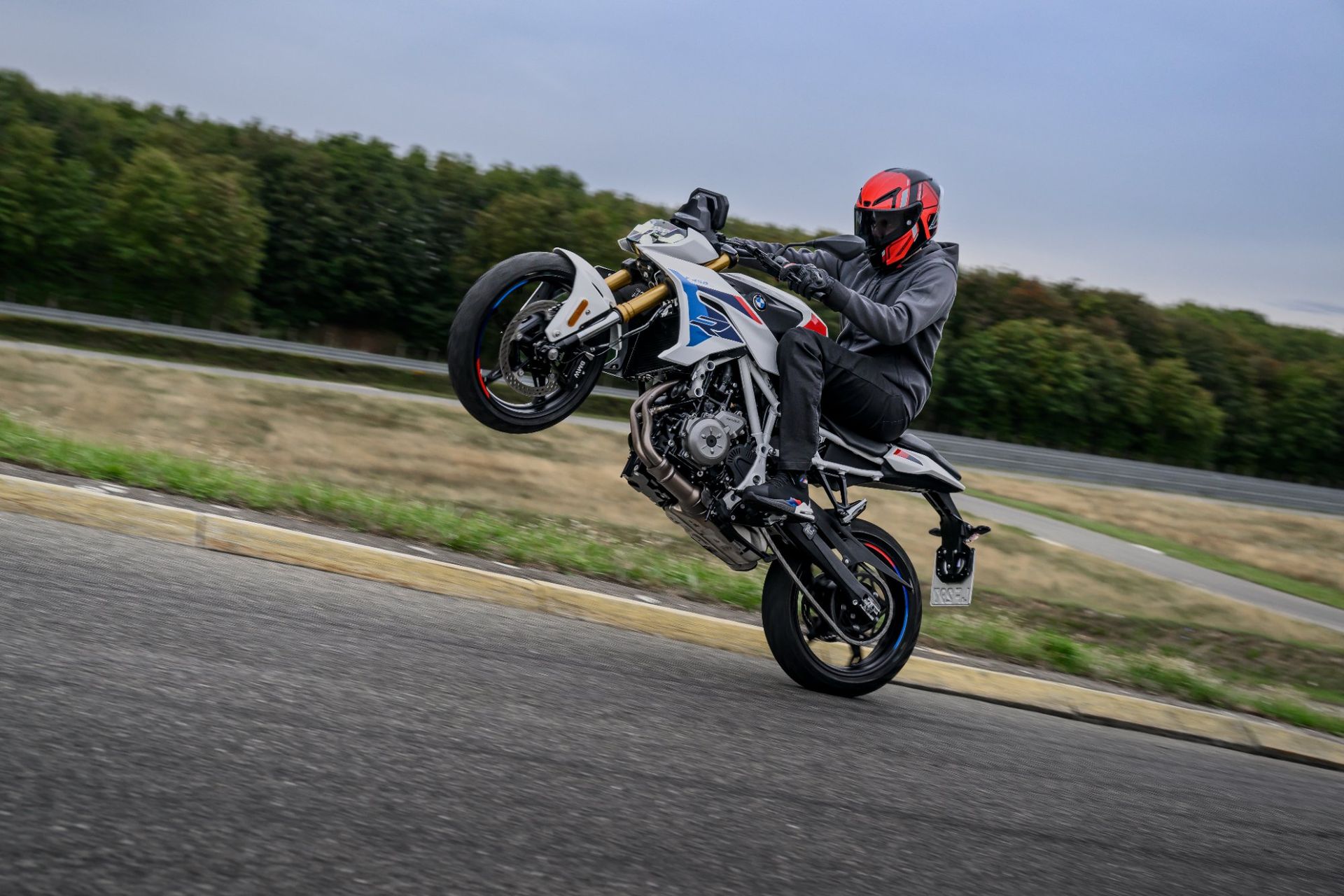 BMW presenterar busiga motorcykeln F 450 R