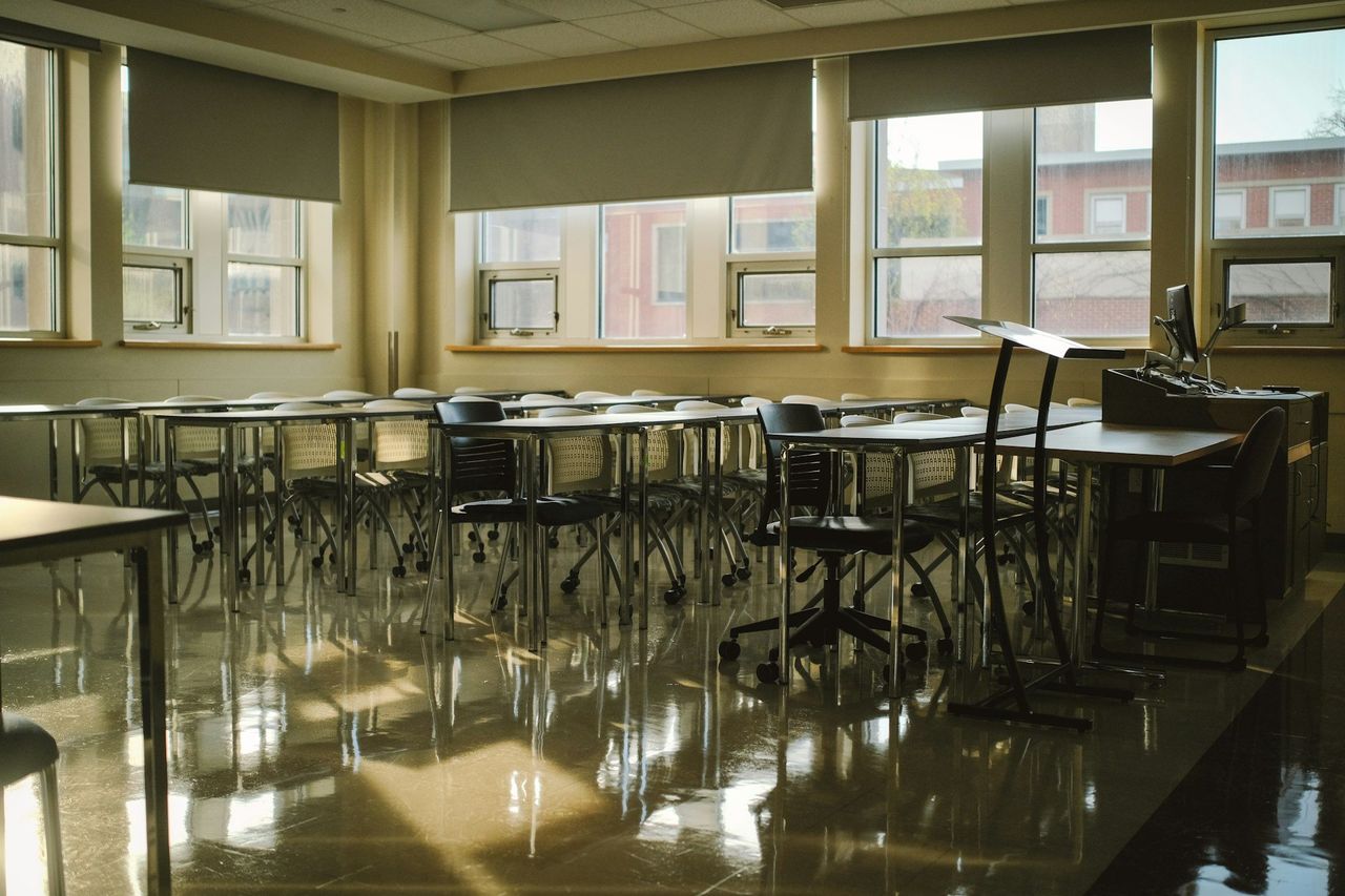 Över 850 elever har inte kommit tillbaka till skolan