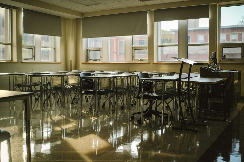 Över 850 elever har inte kommit tillbaka till skolan