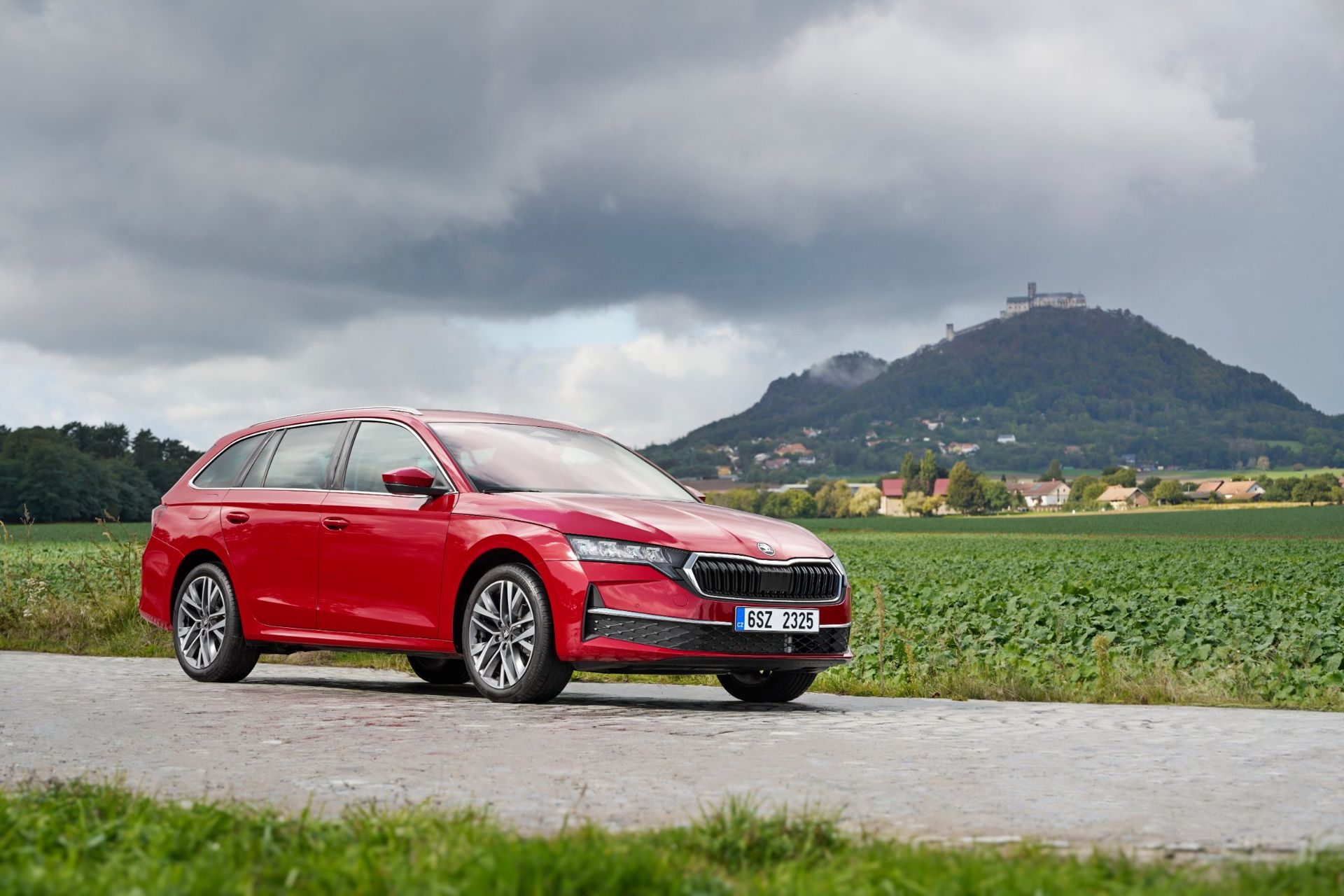 Första fullhybriden från Skoda