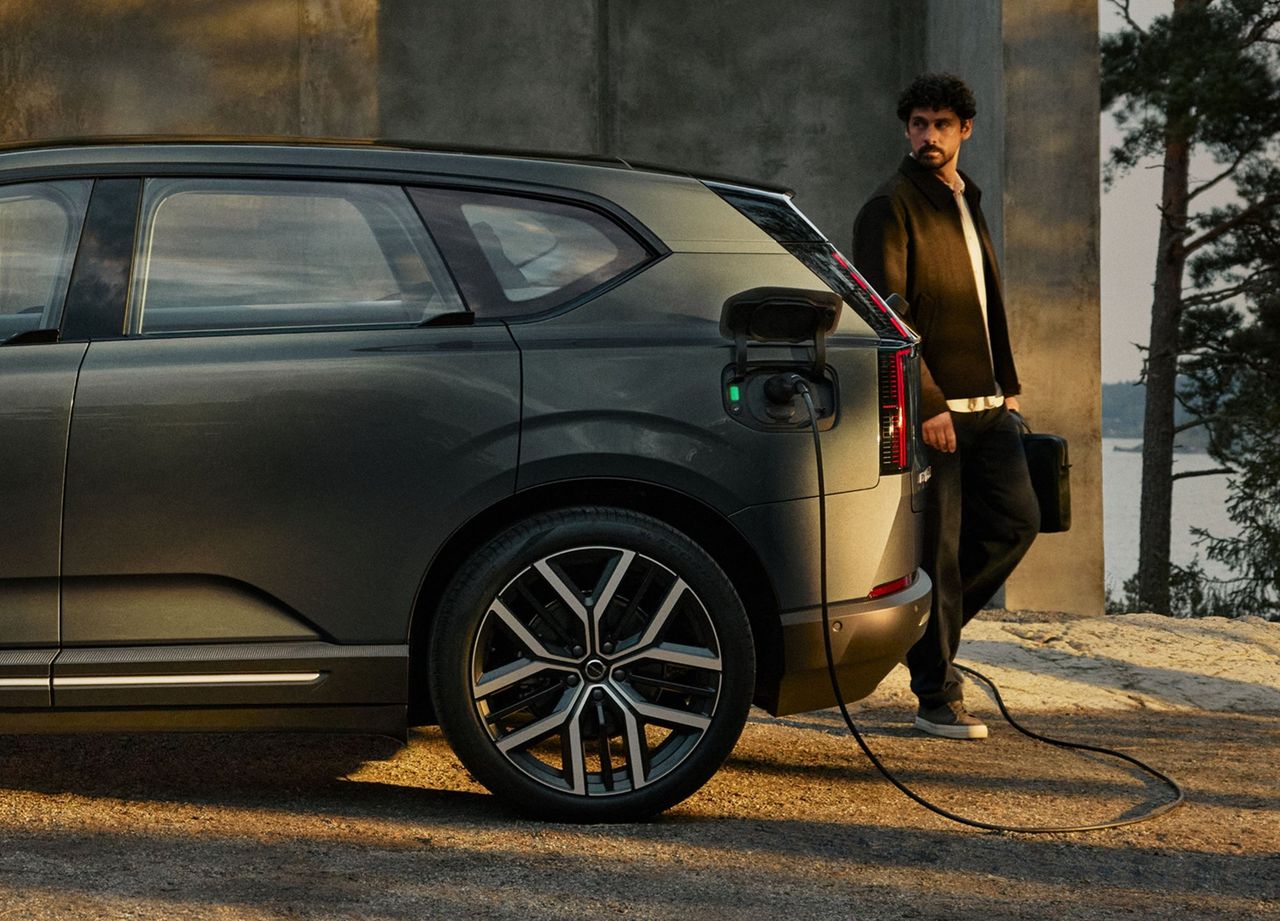 Väntar du på en Volvo EX60? Du kan få vänta ännu längre