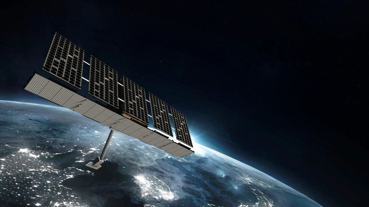 Rysk satellit förföljde satellit som används av Ukraina