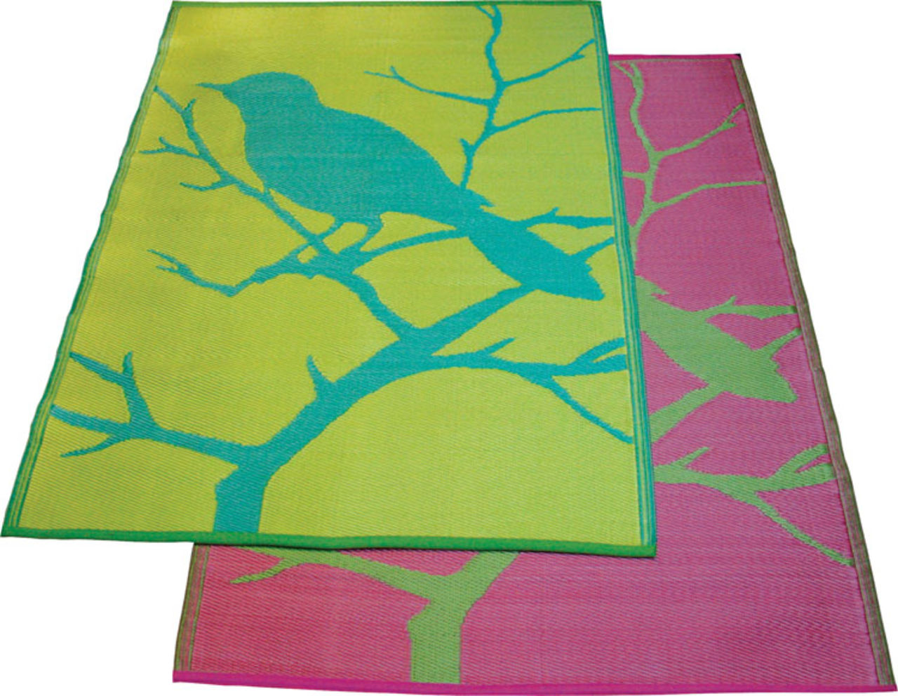 Färgglada plastmattor skyddar golvet