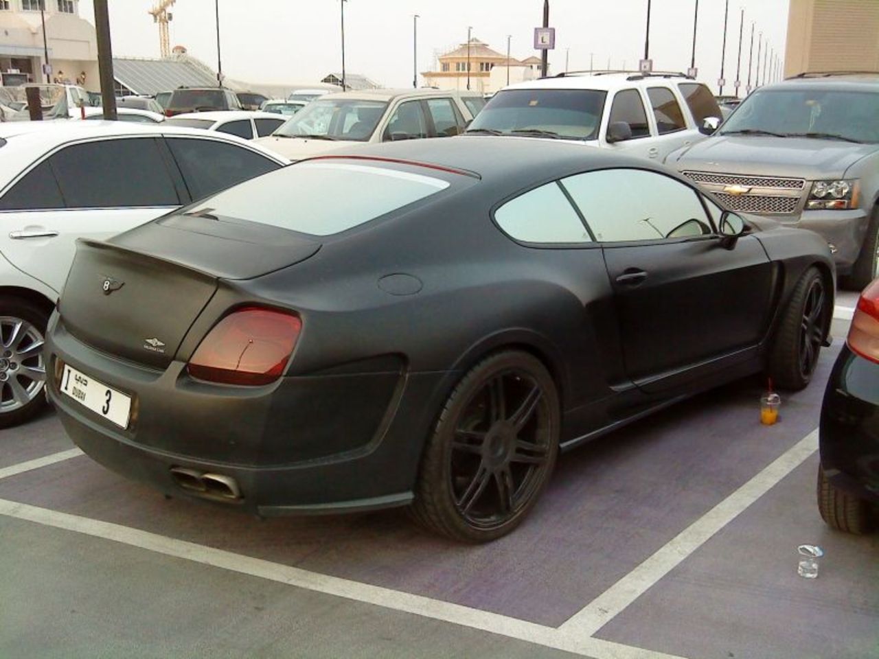 Mattsvart Bentley