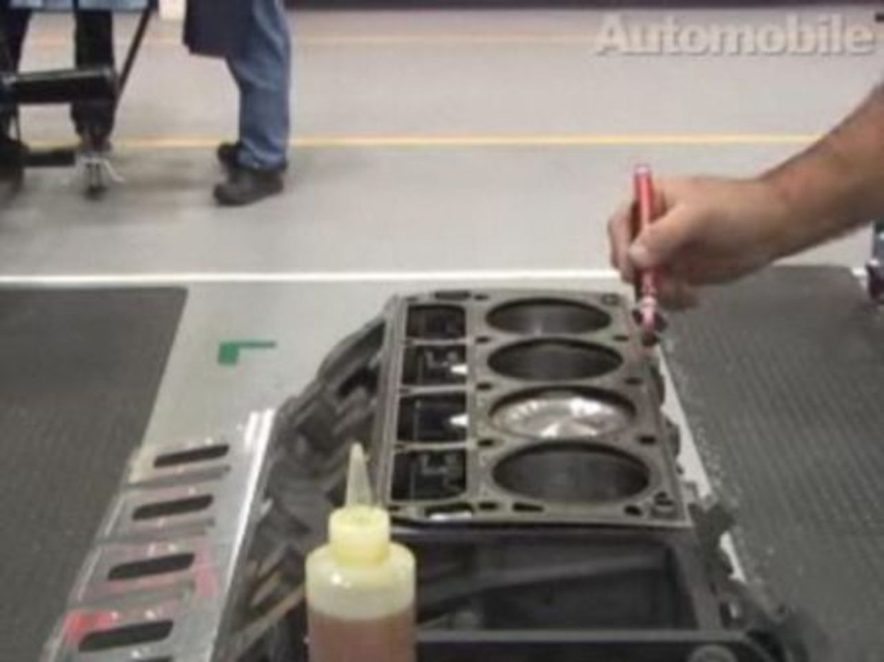 Video: Så byggs motorn till Corvette ZR-1