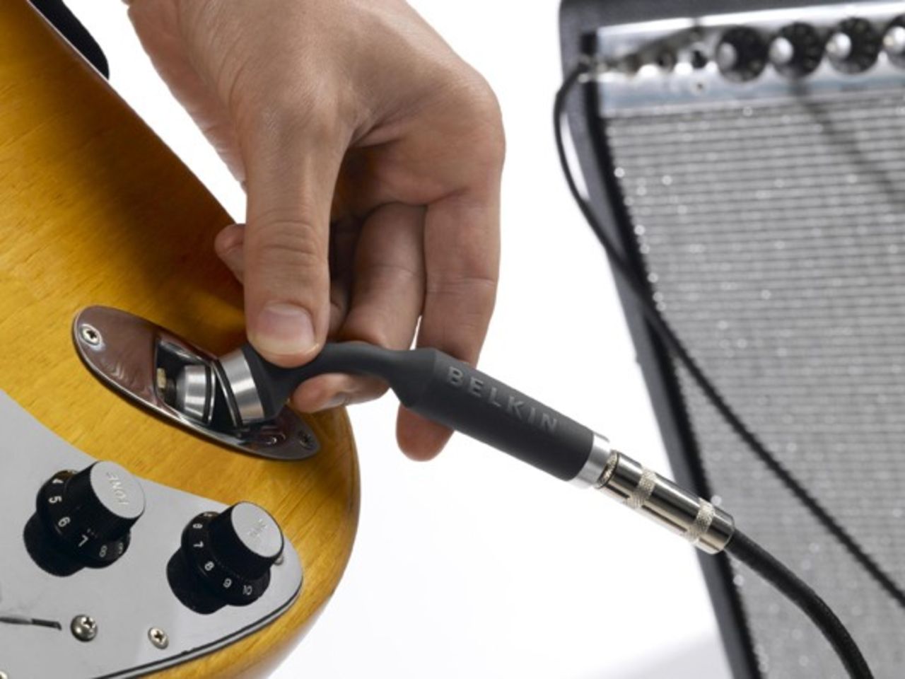 Magnetisk kontakt till gitarrförstärkare