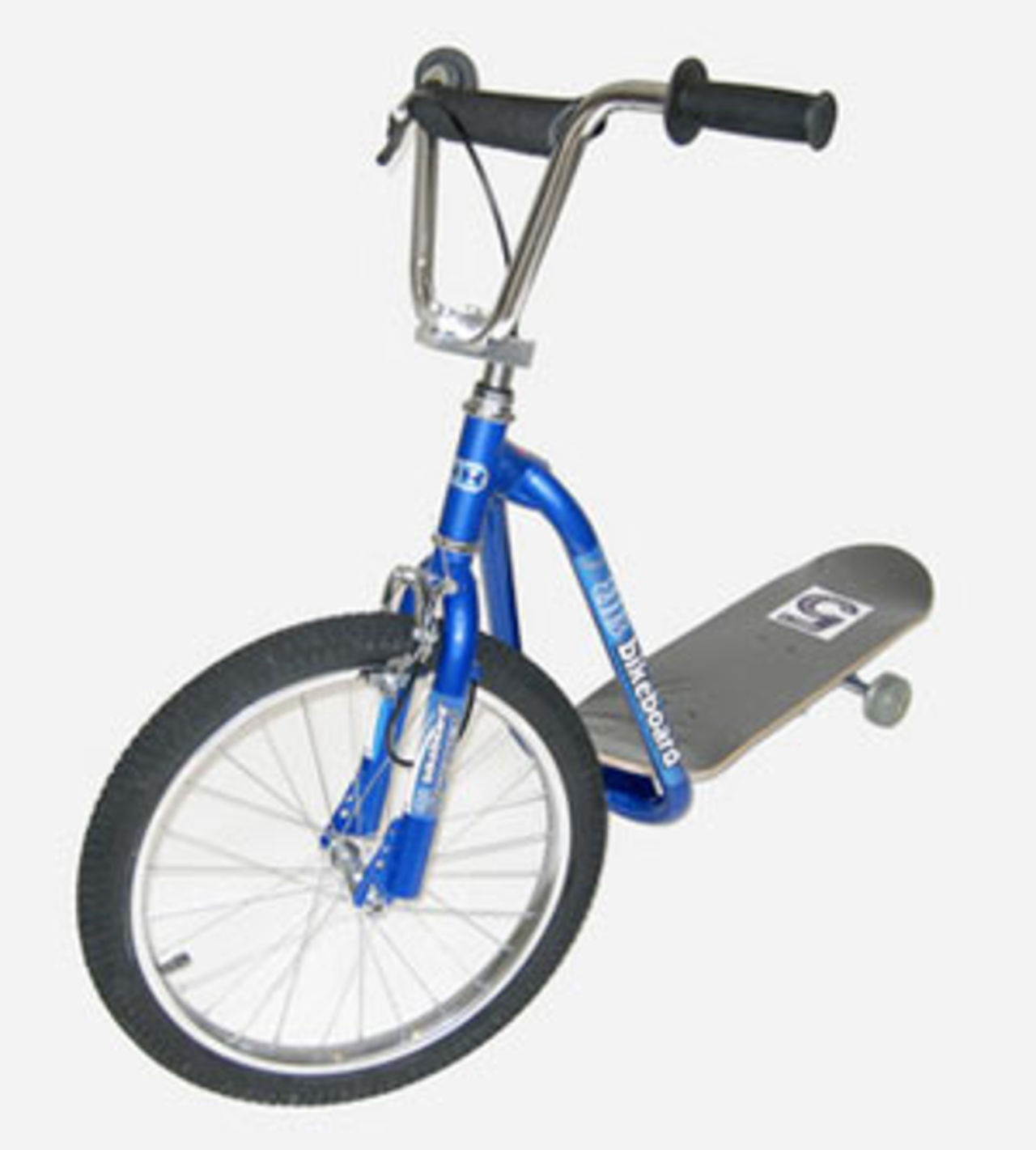 Kombinera cykeln med skateboarden