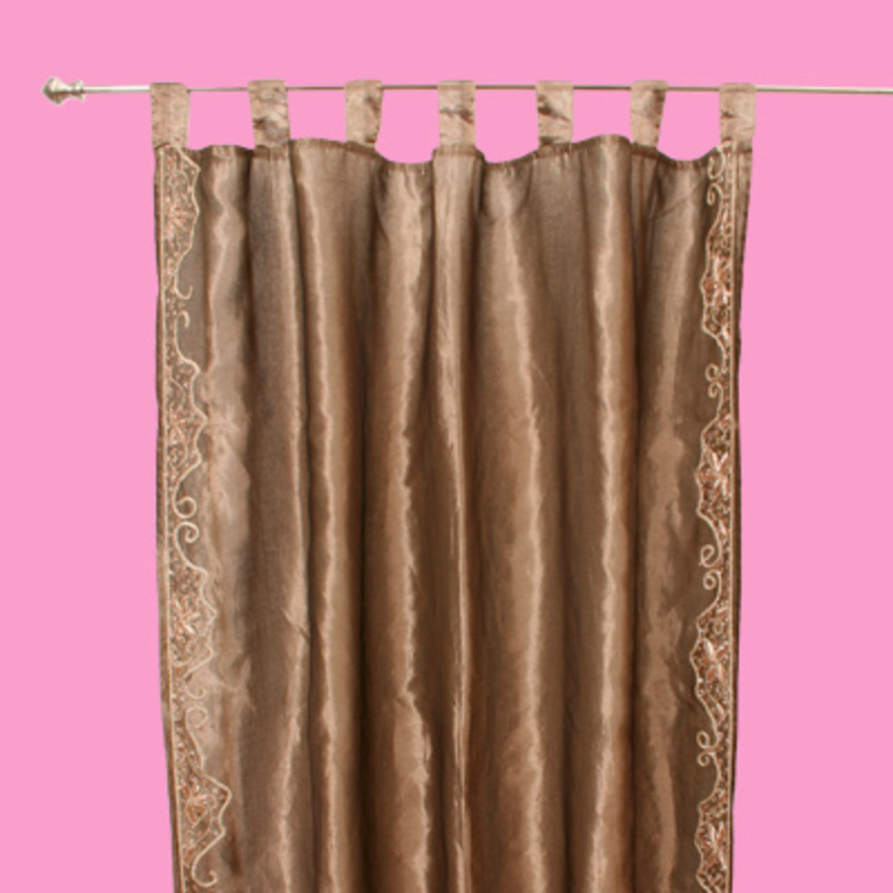 Glansig lyx och broderier