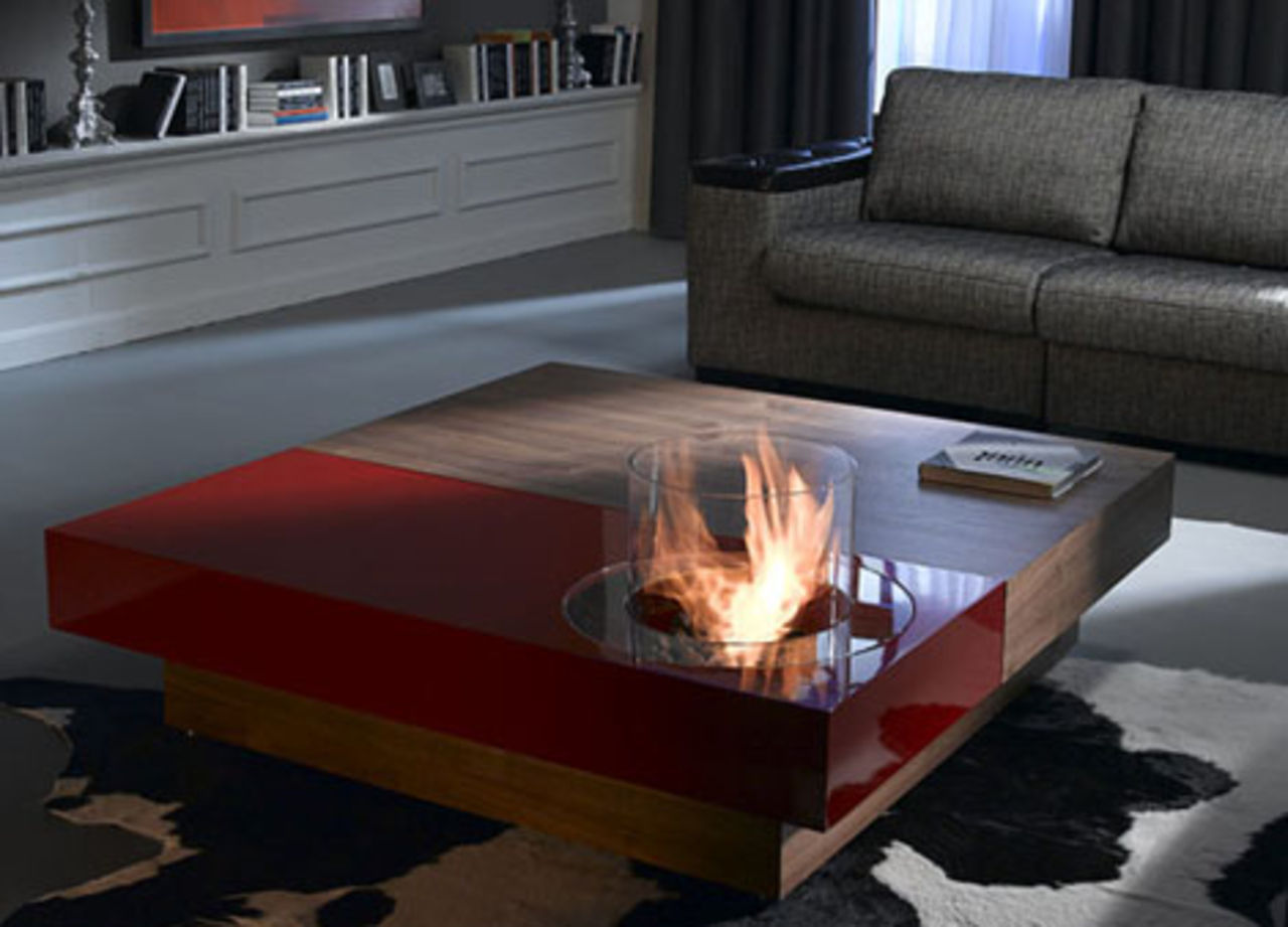 Inget förgyller soffbordet som en liten integrerad eldstad