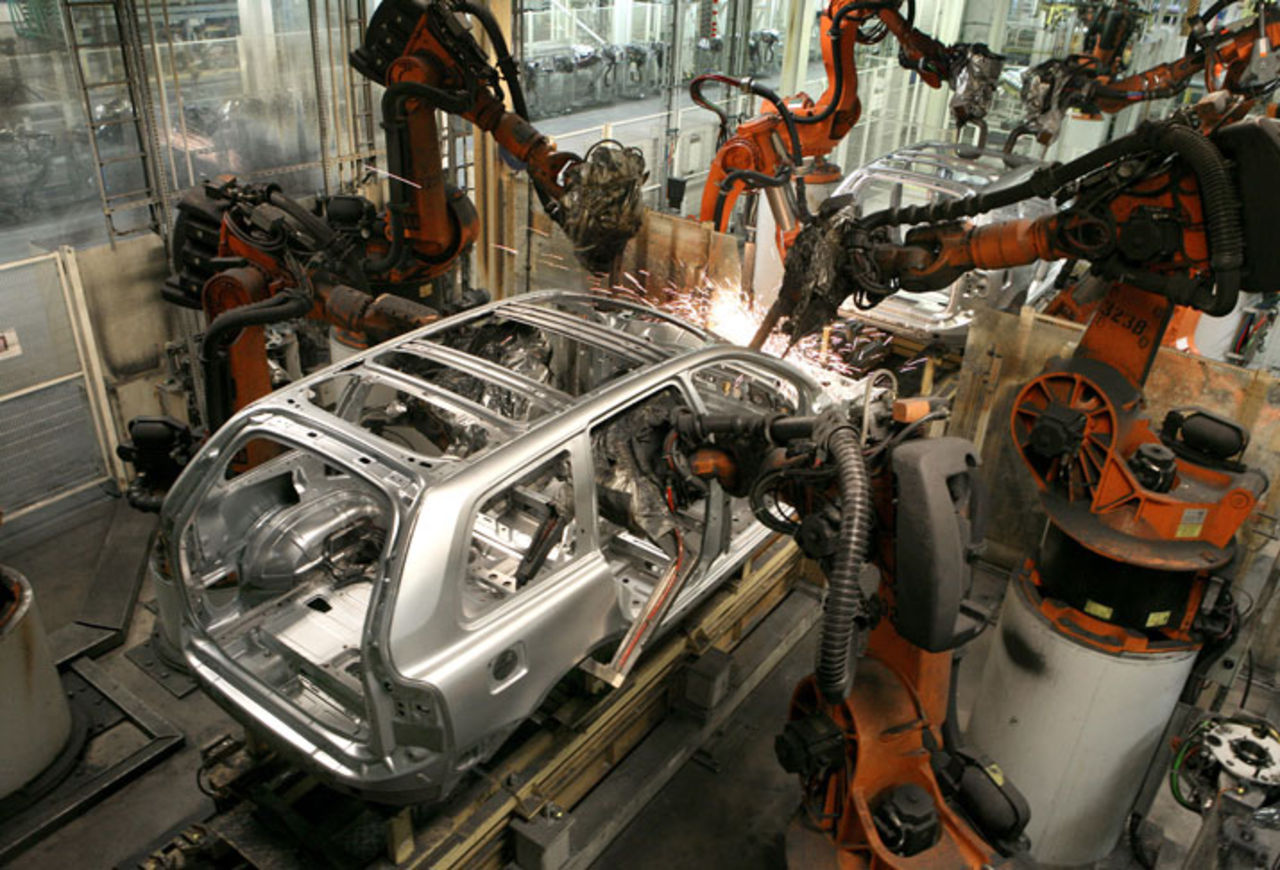 Volvo drar ner på tillverkningen